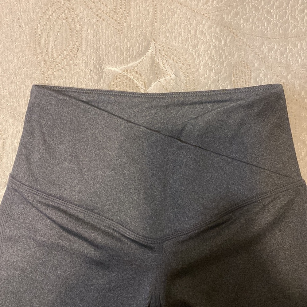 XS grey leggings.